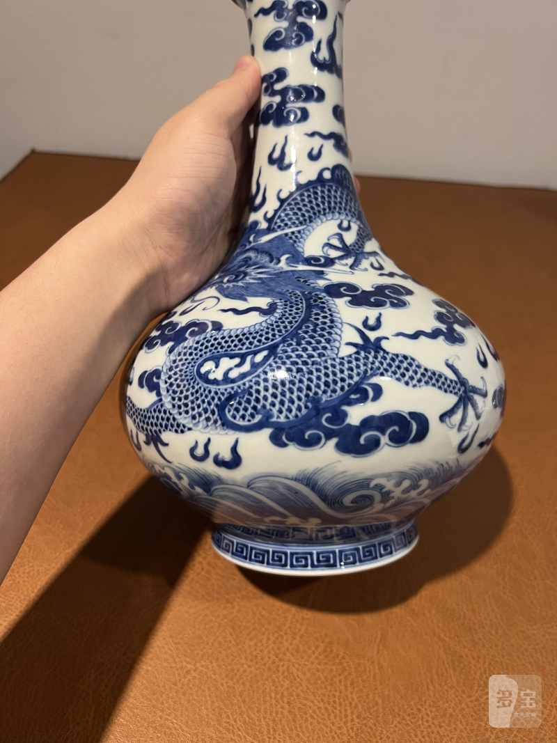 清嘉庆 青花云龙纹撇口瓶 - 图11